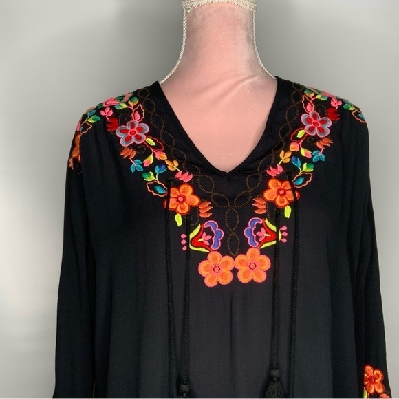 Misa Los Angeles gorgeous embroidered top. - Picture 3 of 11